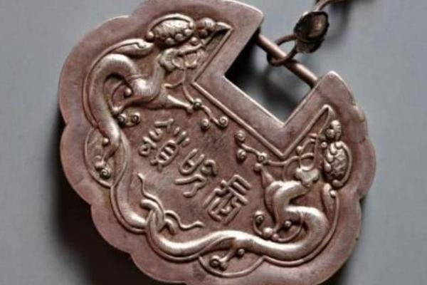 戊土命的秘密解析：它真的是富贵命吗？