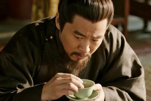 男人牙齿往里勾，命运似乎被悄然改变！