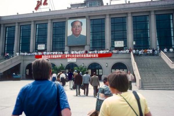 1977年：那一年命运的交错与奇迹的萌芽