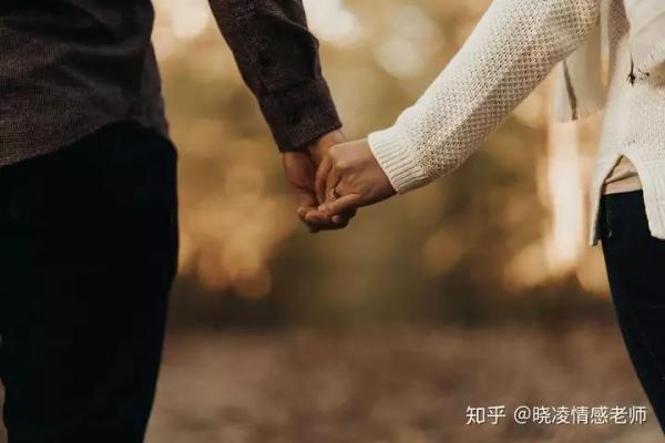 从命理看，什么样的女性身边总是有很多男人相伴？