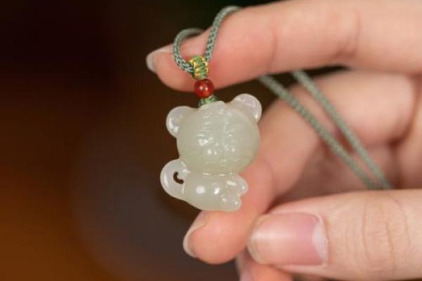 虎是什么命，适合戴什么？探秘虎年人的佩戴风格与运势提升！