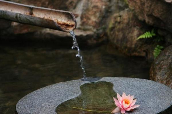 泉水命的方位选择：助你开启新的人生篇章
