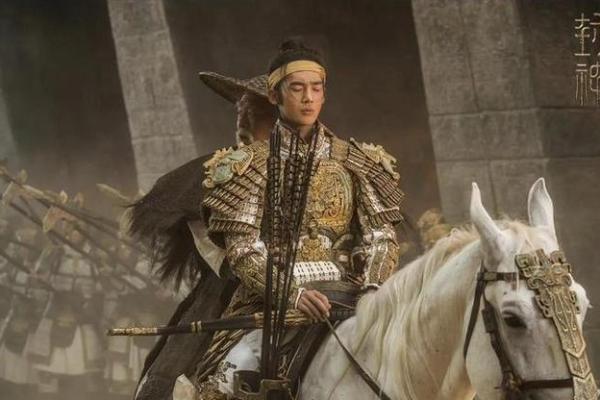 《皇后命：戏谑与爱恨交织的宫廷生活》