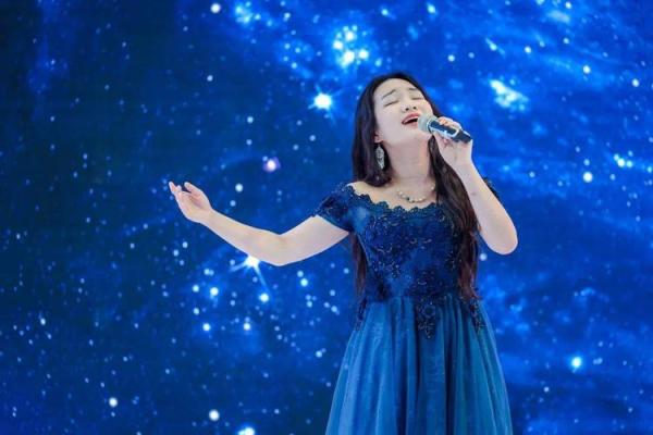 歌声圆润甜美，心灵的旋律与真情的共鸣