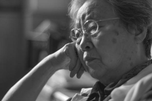 探秘八十岁老人的命运：如何走过风雨，迎接光辉人生