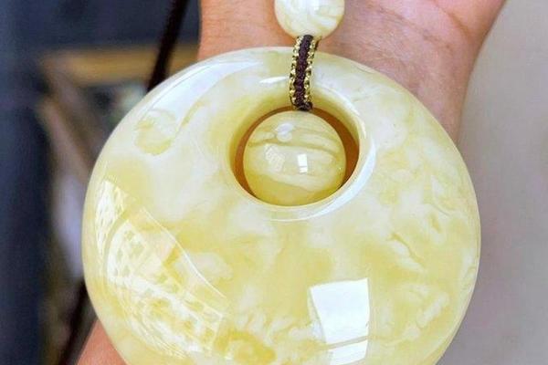 白蜡金命佩戴推荐：配饰选择与运势提升的完美结合