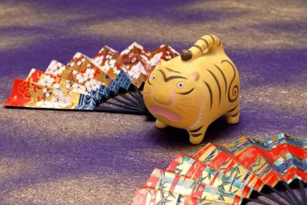 探索一九八一年：木鸡之年与命运的奇妙交织