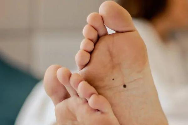 男人什么脚就是什么命：脚与命运的奇妙联系
