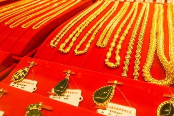 金命过旺的人适合佩戴哪些颜色？
