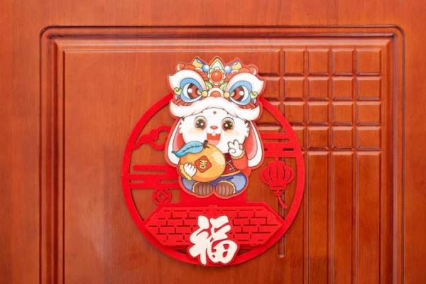 属猪命理与颜色：助运吉祥的色彩选择指南