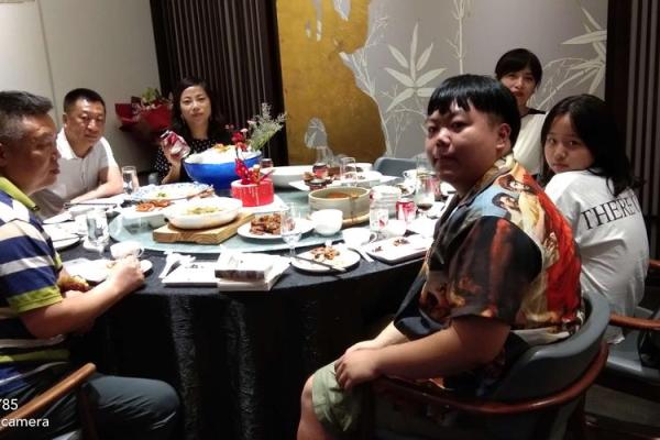 东北过命酒席：欢聚一堂，心与心的碰撞