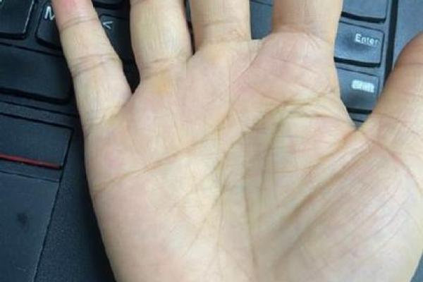 手指往后翘的神秘命理：你的人生密码揭示了什么？