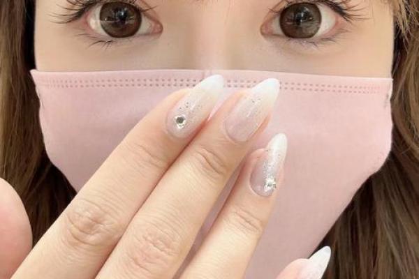 探秘芭比眼女人的命运：她们的魅力与人生篇章