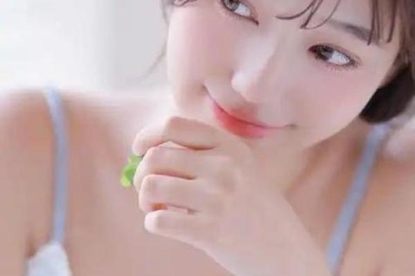 塌鼻梁的女人命运如何：迷思与现实的交汇