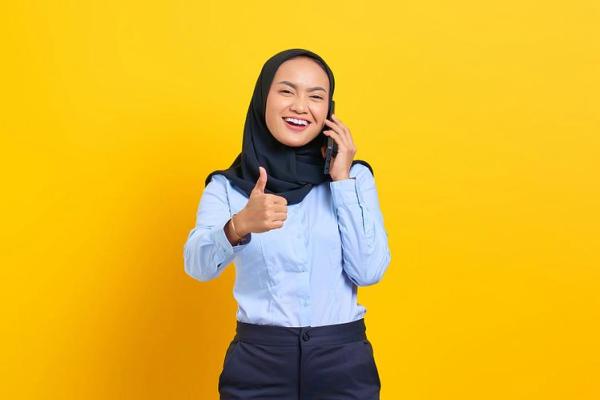 大拇指上翘:象征赞许与幸福的手势秘密 大拇指上翘:象征赞许与幸福的手势秘密