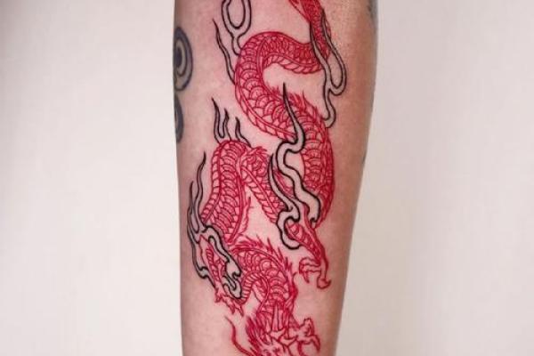 火龙命纹身:选择适合你的火龙纹身设计与意义 火龙命纹身:选择适合你的火龙纹身设计与意义