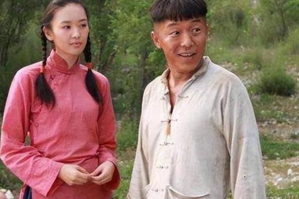 命运的转折：揭秘那些嫁入豪门的女生背后的故事