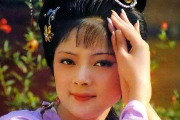 薛宝钗的命运悲剧：美貌与聪慧背后的无奈与挣扎