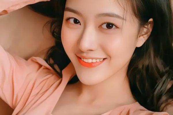 1984年属鸡女性的命运解析:性格、职业与爱情的深度探讨 1984年属鸡女性的命运解析:性格、职业与爱情的深度探讨