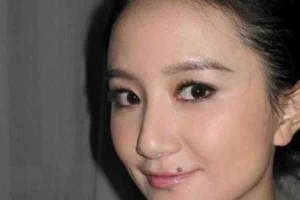 揭示女生牙齿凸出的命运秘密,破解魅力与运势的神秘交织 揭示女生牙齿凸出的命运秘密,破解魅力与运势的神秘交织