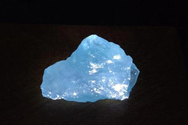 探寻沙金命辰的奥秘：生辰时缺失的能量与情感的补充之道