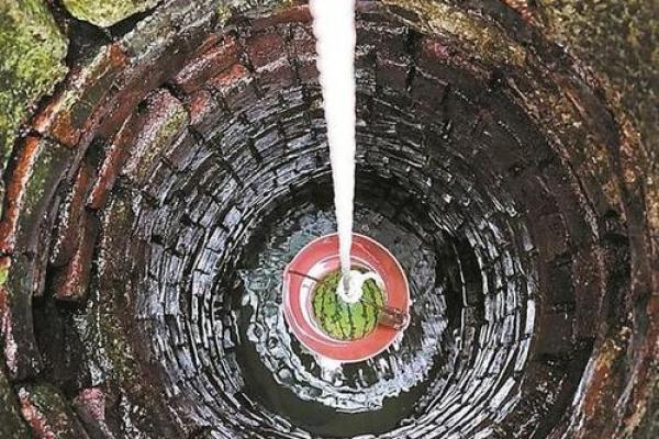 喝两口井水得命：一段关于命运与生活的哲学探讨