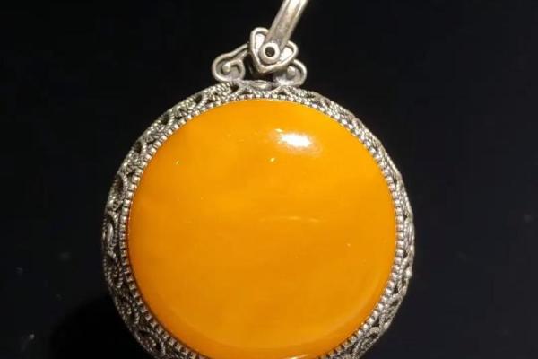 揭秘蜜蜡饰品:如何根据命格选择最适合的蜜蜡珠宝 揭秘蜜蜡饰品:如何根据命格选择最适合的蜜蜡珠宝