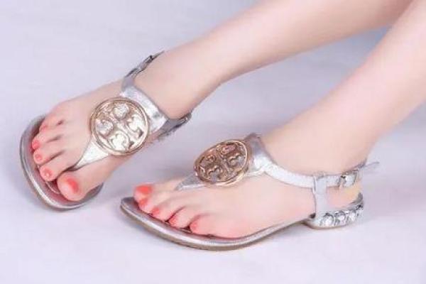 探索脚趾形状之谜:尖脚趾的女人命运解读 探索脚趾形状之谜:尖脚趾的女人命运解读