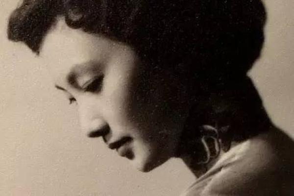 1970年狗女的命运与人生智慧:探寻她们的独特个性与潜力 1970年狗女的命运与人生智慧:探寻她们的独特个性与潜力