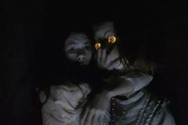 从小毁容的人:命运的黑暗与光明交织的旅程 从小毁容的人:命运的黑暗与光明交织的旅程