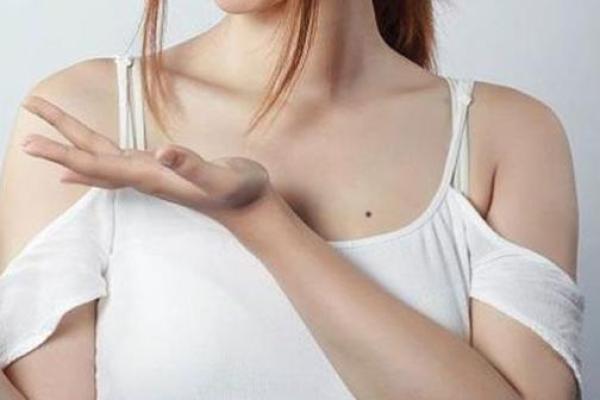 胸前有痦子的人命运解析：神秘而独特的特征与运势