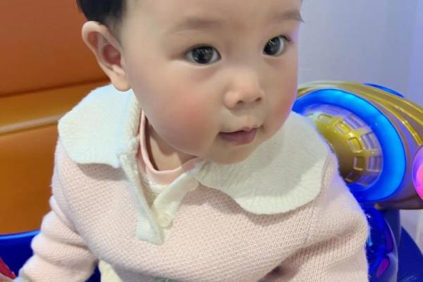 宝宝头发生长茂盛暗示什么？揭秘婴儿命运与头发的秘密