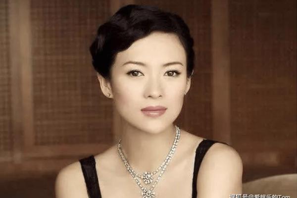 秃头女人的命运：从美丽到自信的蜕变之路