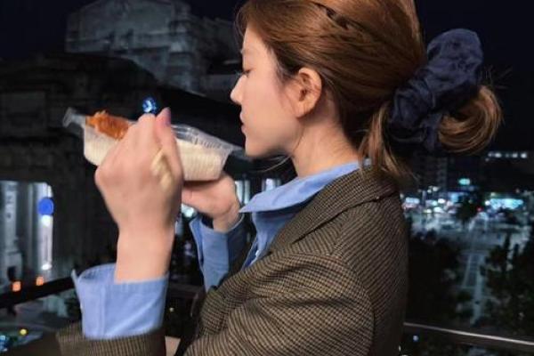 大口吃饭的人：幸福指数与命运的微妙关系