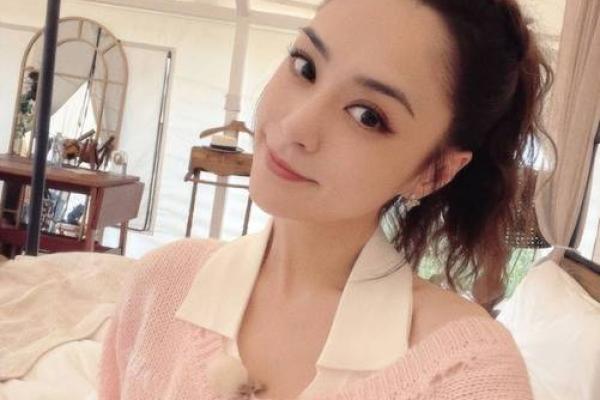 揭秘女命中的情感波折：哪些性格让人心碎？