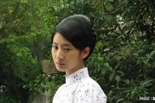 狐狸眼女人的命运：美丽与智慧的双重考验