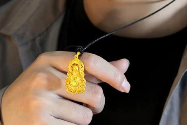 金命人最适合佩戴的首饰，助运与提升魅力的秘密探讨！
