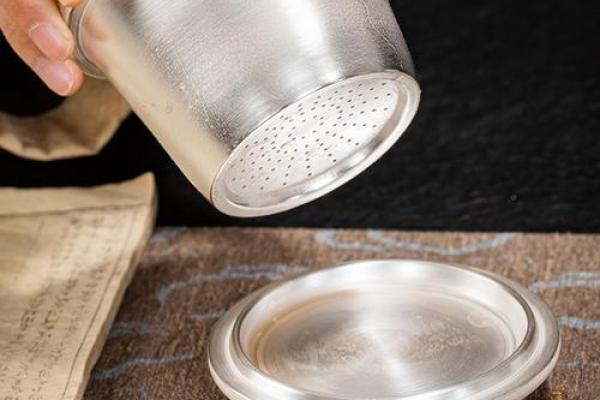 土命人的最佳水杯颜色选择，从此喝水更养生！