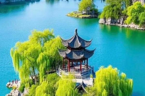 山间水的命运:自然的奇迹与人类的和谐相处 山间水的命运:自然的奇迹与人类的和谐相处