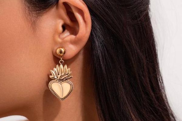 火命女性适合佩戴哪些首饰，助运又增魅力！