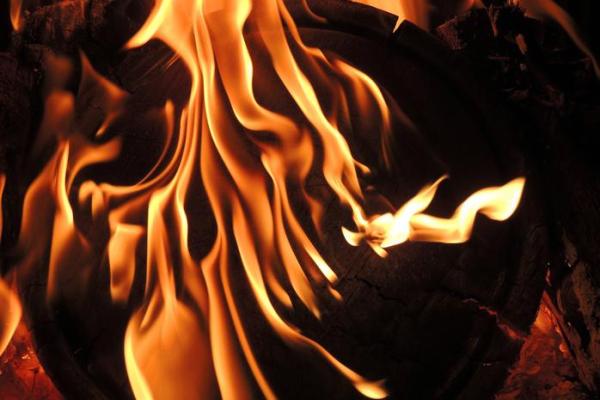 火命人的幸运颜色，点燃生活激情与活力！