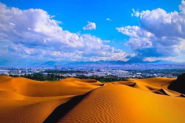 沙中土命的颜色象征与其运势解析 沙中土命的颜色象征与其运势解析