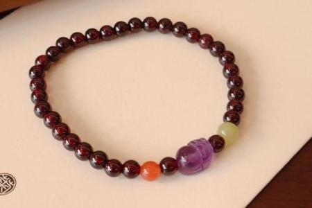 石榴木命之人适合佩戴的首饰与饰品推荐