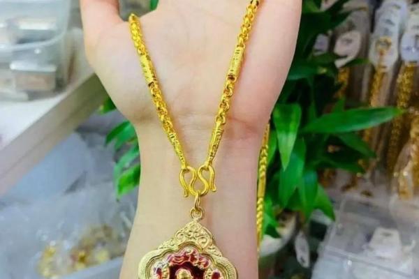 水命火旺的人适合佩戴哪些首饰？