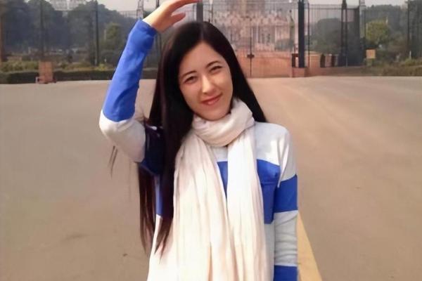 梅艳芳的水命解析：从命理看其传奇人生与事业成就