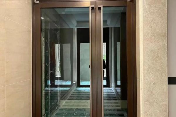 火命人适合的大门颜色，点燃家居气场的秘密选择！