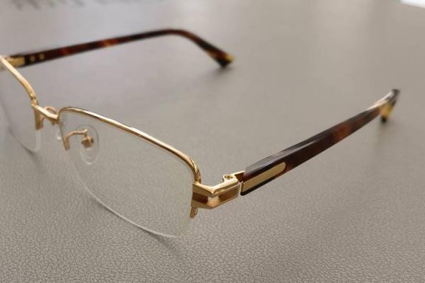 火命人适合佩戴什么眼镜?探寻最佳选择与搭配方式! 火命人适合佩戴什么眼镜?探寻最佳选择与搭配方式!